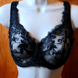 TWO Beautiful Lace Soma Bras